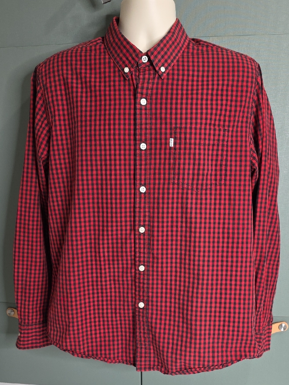 754 Levi's Men's Gingham Plaid Button Down Shirt Red Black Size XL Long Sleeve